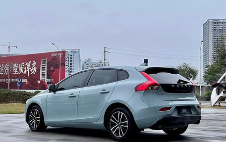 Volvo V40 II рестайлинг, 2018 год, 1 820 000 рублей, 5 фотография