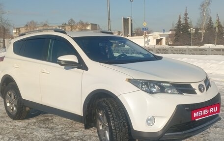 Toyota RAV4, 2015 год, 1 950 000 рублей, 5 фотография