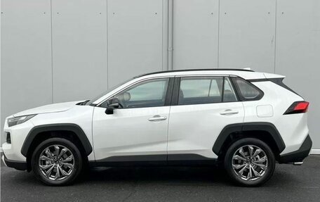 Toyota RAV4, 2024 год, 4 700 000 рублей, 2 фотография