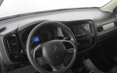 Mitsubishi Outlander III рестайлинг 3, 2015 год, 1 464 000 рублей, 13 фотография