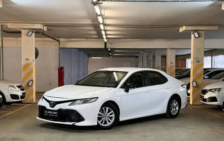 Toyota Camry, 2019 год, 1 799 000 рублей, 1 фотография