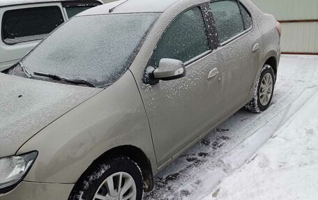 Renault Logan II, 2015 год, 600 000 рублей, 3 фотография