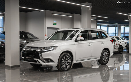 Mitsubishi Outlander III рестайлинг 3, 2022 год, 3 150 000 рублей, 1 фотография