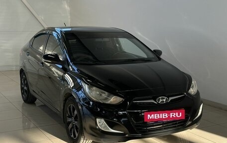 Hyundai Solaris II рестайлинг, 2011 год, 800 000 рублей, 3 фотография