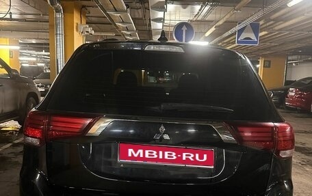 Mitsubishi Outlander III рестайлинг 3, 2018 год, 2 000 000 рублей, 1 фотография