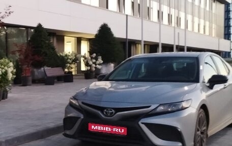 Toyota Camry, 2021 год, 2 990 000 рублей, 1 фотография