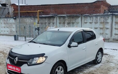 Renault Logan II, 2015 год, 700 000 рублей, 1 фотография