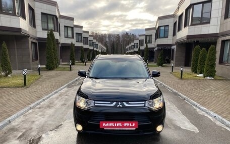 Mitsubishi Outlander III рестайлинг 3, 2012 год, 1 950 000 рублей, 2 фотография