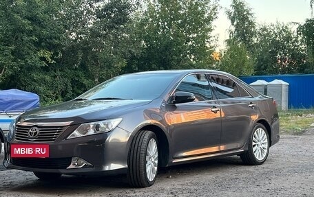 Toyota Camry, 2011 год, 1 890 000 рублей, 2 фотография