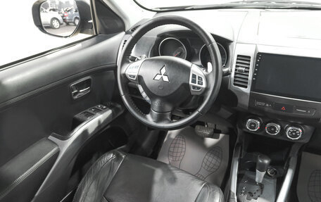 Mitsubishi Outlander III рестайлинг 3, 2010 год, 1 469 000 рублей, 10 фотография