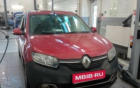 Renault Logan II, 2016 год, 730 000 рублей, 2 фотография