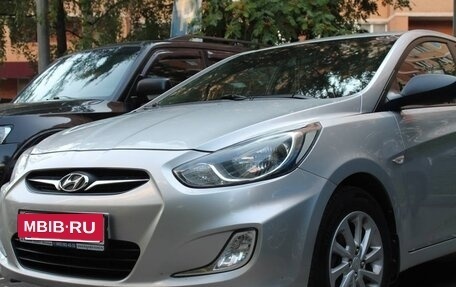 Hyundai Solaris II рестайлинг, 2012 год, 1 100 000 рублей, 2 фотография