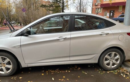 Hyundai Solaris II рестайлинг, 2012 год, 1 100 000 рублей, 4 фотография