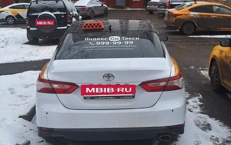 Toyota Camry, 2020 год, 1 850 000 рублей, 3 фотография