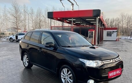 Mitsubishi Outlander III рестайлинг 3, 2014 год, 1 650 000 рублей, 3 фотография