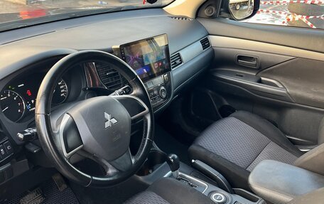 Mitsubishi Outlander III рестайлинг 3, 2014 год, 1 650 000 рублей, 9 фотография