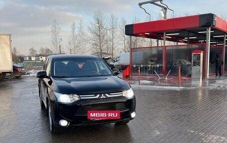 Mitsubishi Outlander III рестайлинг 3, 2014 год, 1 650 000 рублей, 4 фотография