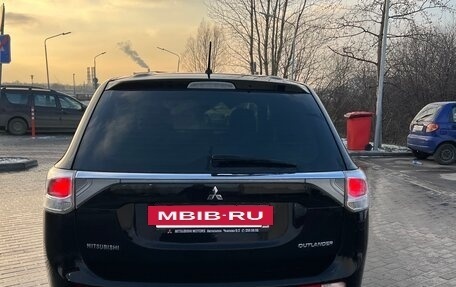 Mitsubishi Outlander III рестайлинг 3, 2014 год, 1 650 000 рублей, 6 фотография