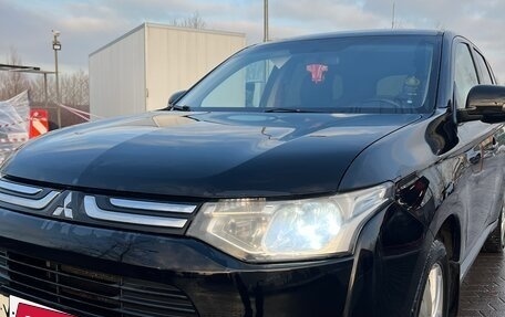 Mitsubishi Outlander III рестайлинг 3, 2014 год, 1 650 000 рублей, 7 фотография