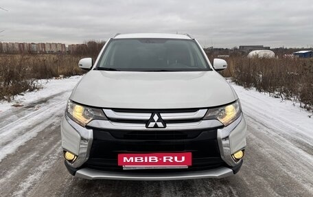 Mitsubishi Outlander III рестайлинг 3, 2016 год, 1 750 000 рублей, 2 фотография