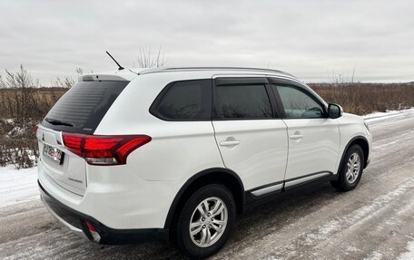 Mitsubishi Outlander III рестайлинг 3, 2016 год, 1 750 000 рублей, 4 фотография