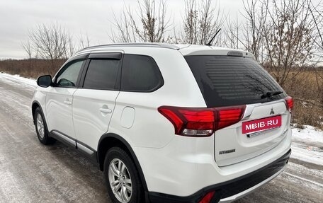 Mitsubishi Outlander III рестайлинг 3, 2016 год, 1 750 000 рублей, 6 фотография