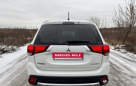 Mitsubishi Outlander III рестайлинг 3, 2016 год, 1 750 000 рублей, 5 фотография