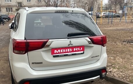 Mitsubishi Outlander III рестайлинг 3, 2015 год, 1 755 000 рублей, 9 фотография