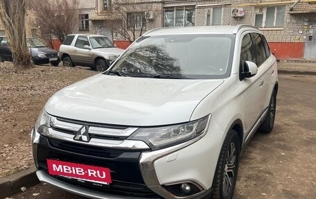 Mitsubishi Outlander III рестайлинг 3, 2015 год, 1 755 000 рублей, 8 фотография