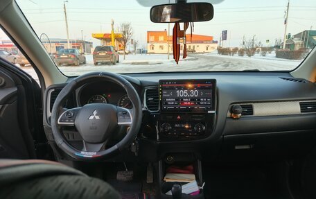 Mitsubishi Outlander III рестайлинг 3, 2014 год, 1 780 000 рублей, 3 фотография