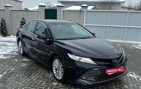 Toyota Camry, 2018 год, 2 999 000 рублей, 2 фотография