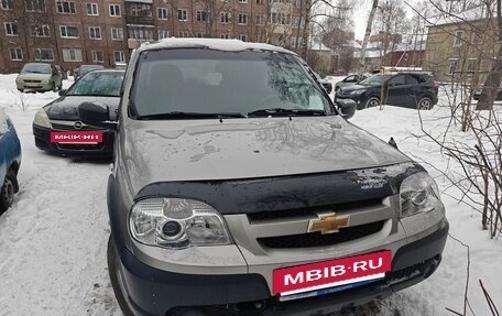 Chevrolet Niva I рестайлинг, 2017 год, 730 000 рублей, 2 фотография