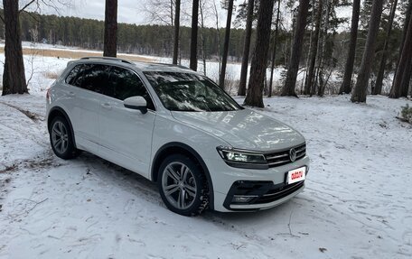 Volkswagen Tiguan II, 2018 год, 4 300 000 рублей, 2 фотография