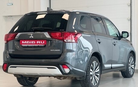 Mitsubishi Outlander III рестайлинг 3, 2019 год, 2 500 000 рублей, 4 фотография