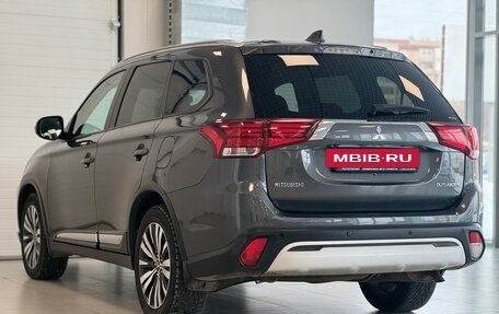 Mitsubishi Outlander III рестайлинг 3, 2019 год, 2 500 000 рублей, 6 фотография