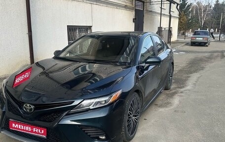 Toyota Camry, 2018 год, 2 600 000 рублей, 1 фотография