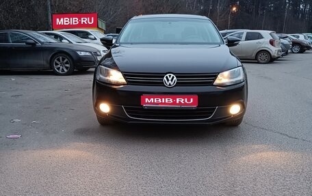 Volkswagen Jetta VI, 2013 год, 950 000 рублей, 1 фотография