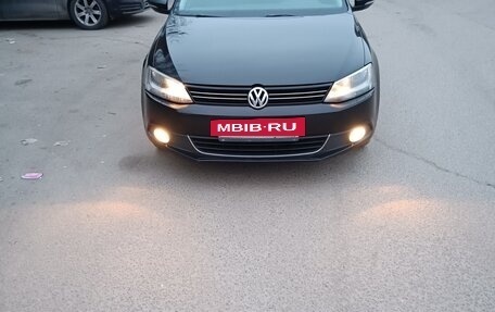 Volkswagen Jetta VI, 2013 год, 950 000 рублей, 3 фотография