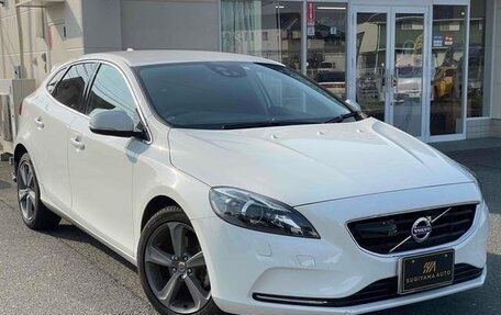 Volvo V40 II рестайлинг, 2014 год, 910 000 рублей, 1 фотография