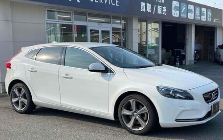 Volvo V40 II рестайлинг, 2014 год, 910 000 рублей, 2 фотография