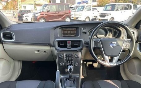 Volvo V40 II рестайлинг, 2014 год, 910 000 рублей, 12 фотография