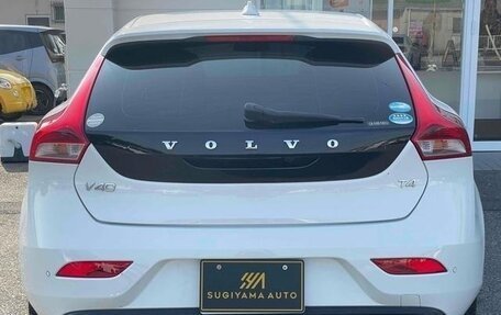 Volvo V40 II рестайлинг, 2014 год, 910 000 рублей, 7 фотография