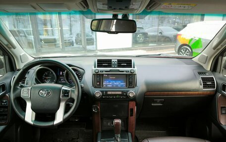 Toyota Land Cruiser Prado 150 рестайлинг 2, 2015 год, 3 386 000 рублей, 8 фотография