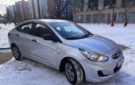 Hyundai Solaris II рестайлинг, 2012 год, 825 000 рублей, 2 фотография