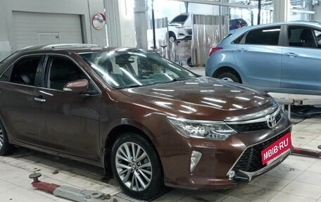 Toyota Camry, 2017 год, 2 050 000 рублей, 2 фотография