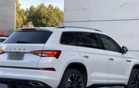 Skoda Kodiaq I, 2022 год, 2 300 000 рублей, 2 фотография