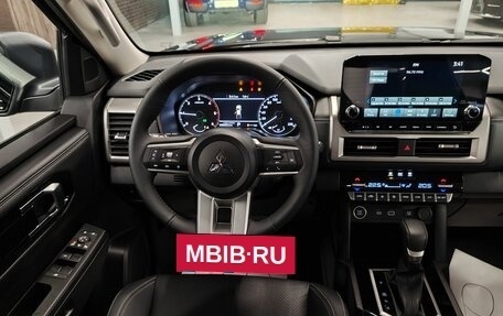 Mitsubishi L200, 2024 год, 5 830 000 рублей, 10 фотография