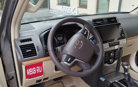 Toyota Land Cruiser Prado 150 рестайлинг 2, 2022 год, 7 000 000 рублей, 4 фотография