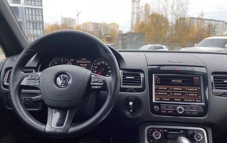 Volkswagen Touareg III, 2011 год, 2 500 000 рублей, 13 фотография