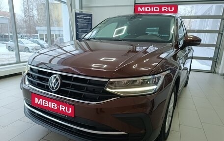 Volkswagen Tiguan II, 2021 год, 3 599 000 рублей, 8 фотография